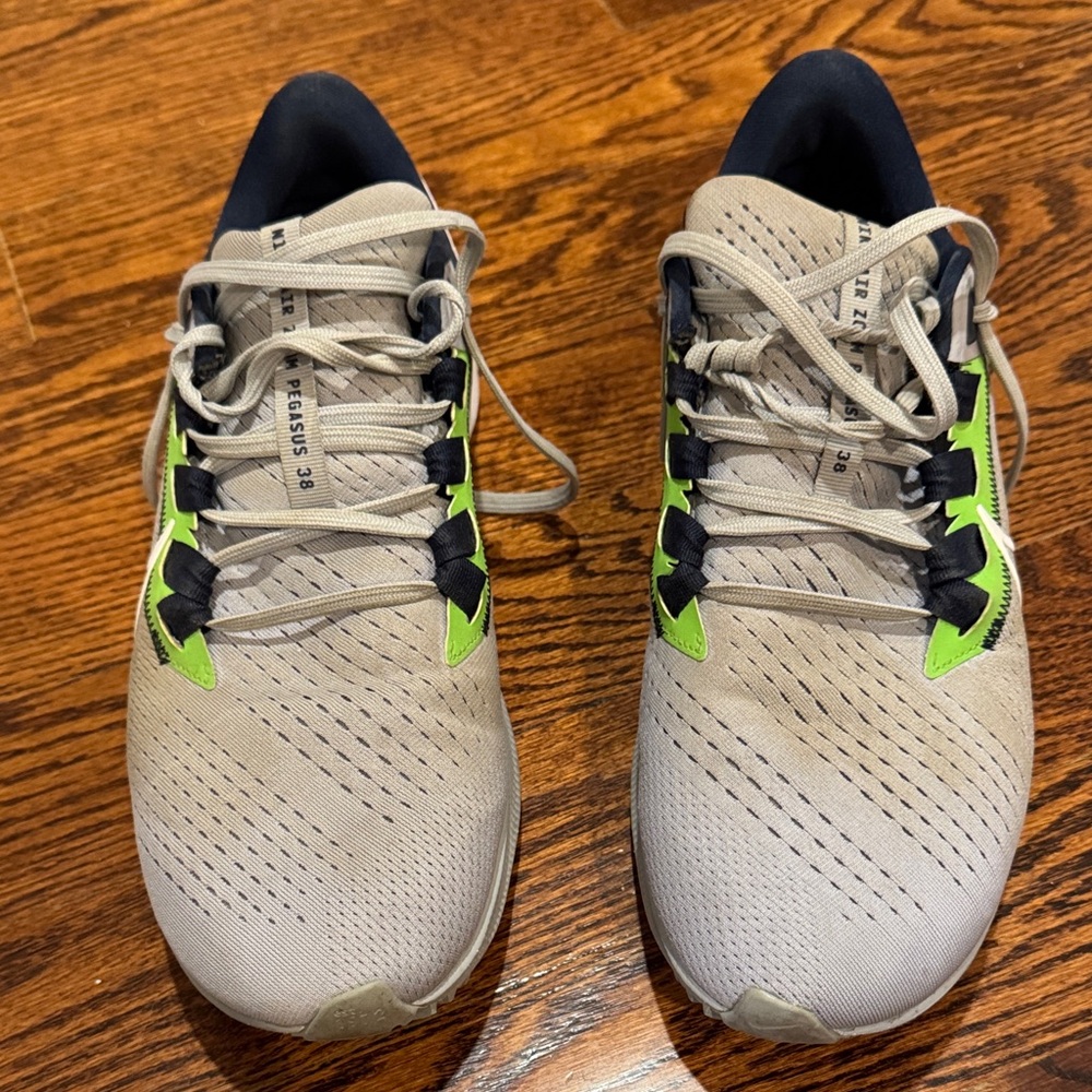 Nike Air Zoom Pegasus 38 Running Shoes size 10.5 like new